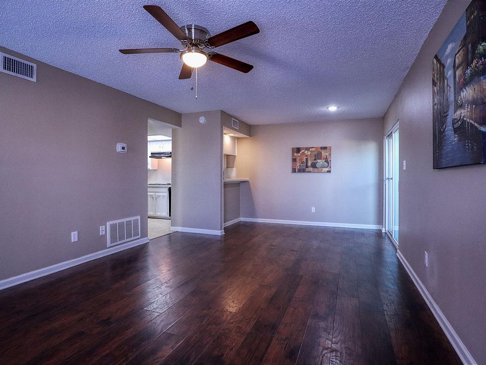 1st image of 413 Lakeway Dr APT 3