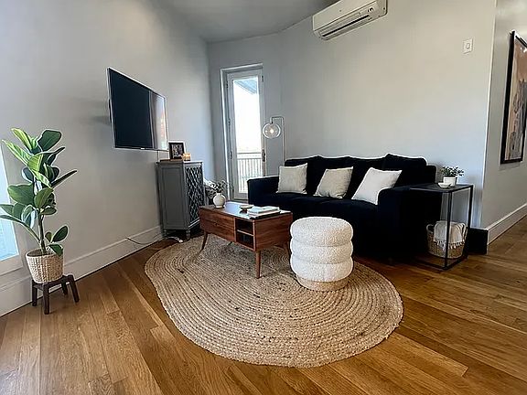 4th image of 25 Skillman Ave #202A