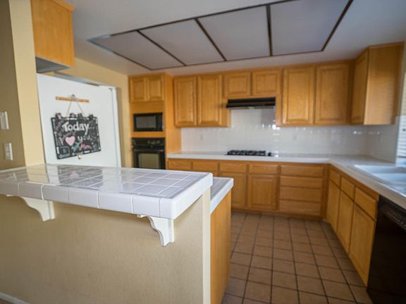 4th image of 2713 Los Nogales Ave