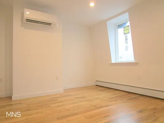 Rented by MNS | media 4