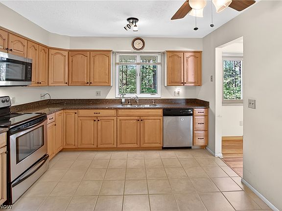 5th image of 7704 Cecelia Dr