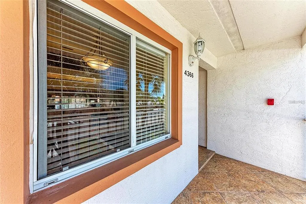 2 bed, 2.0 bath, 1143 sqft, $2,200 — Photo 2