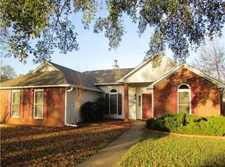 7040 Oakhurst Dr, Ocean Springs, MS 39564