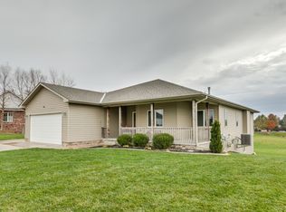 20235 Woodridge Dr, Gretna, NE 68028