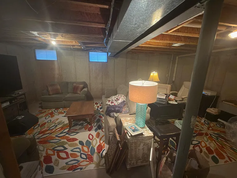 353 Cynthia Ln — Photo 13