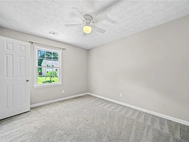 5590 Princeton Oaks Dr — Photo 29