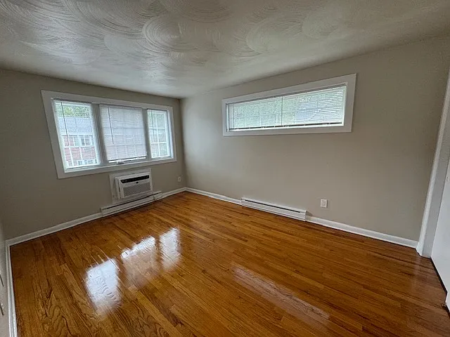 Farmington Court Apartments — Photo 6