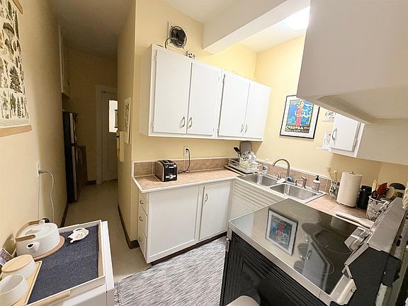 5th image of 15 Jason St APT 2