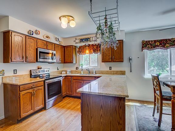 4th image of 414 Larkspur Ct