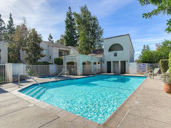 Swimming Pool & Sundeck, at 1750 on First Apartments, West Simi Valley, California
