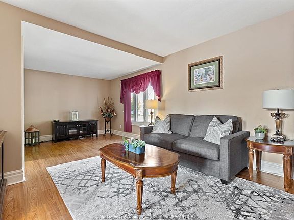 4th image of 28 White St