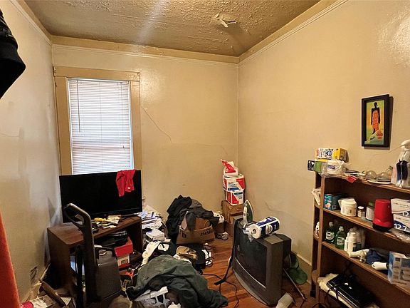 5th image of 371 Puritan St