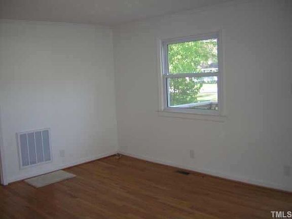 4th image of 160 Torain St