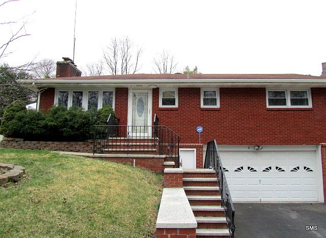 1st image of 8 Lucas Dr