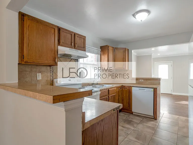 751 Yale Pl SW — Photo 6