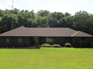 2761 Valley Ln, Mountain Grove, MO 65711