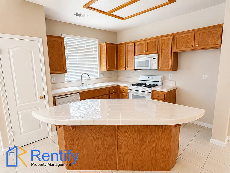 404 Windsor Park Dr — Photo 12