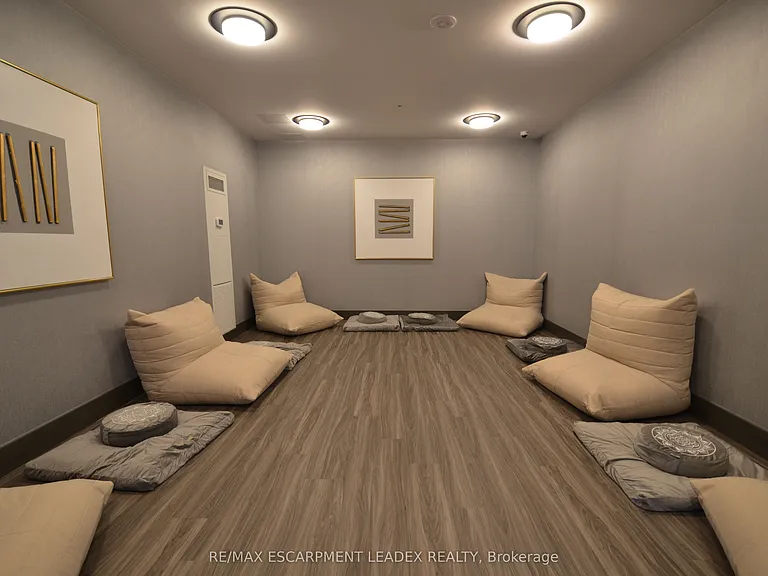 75 James St N #1808 — Photo 18