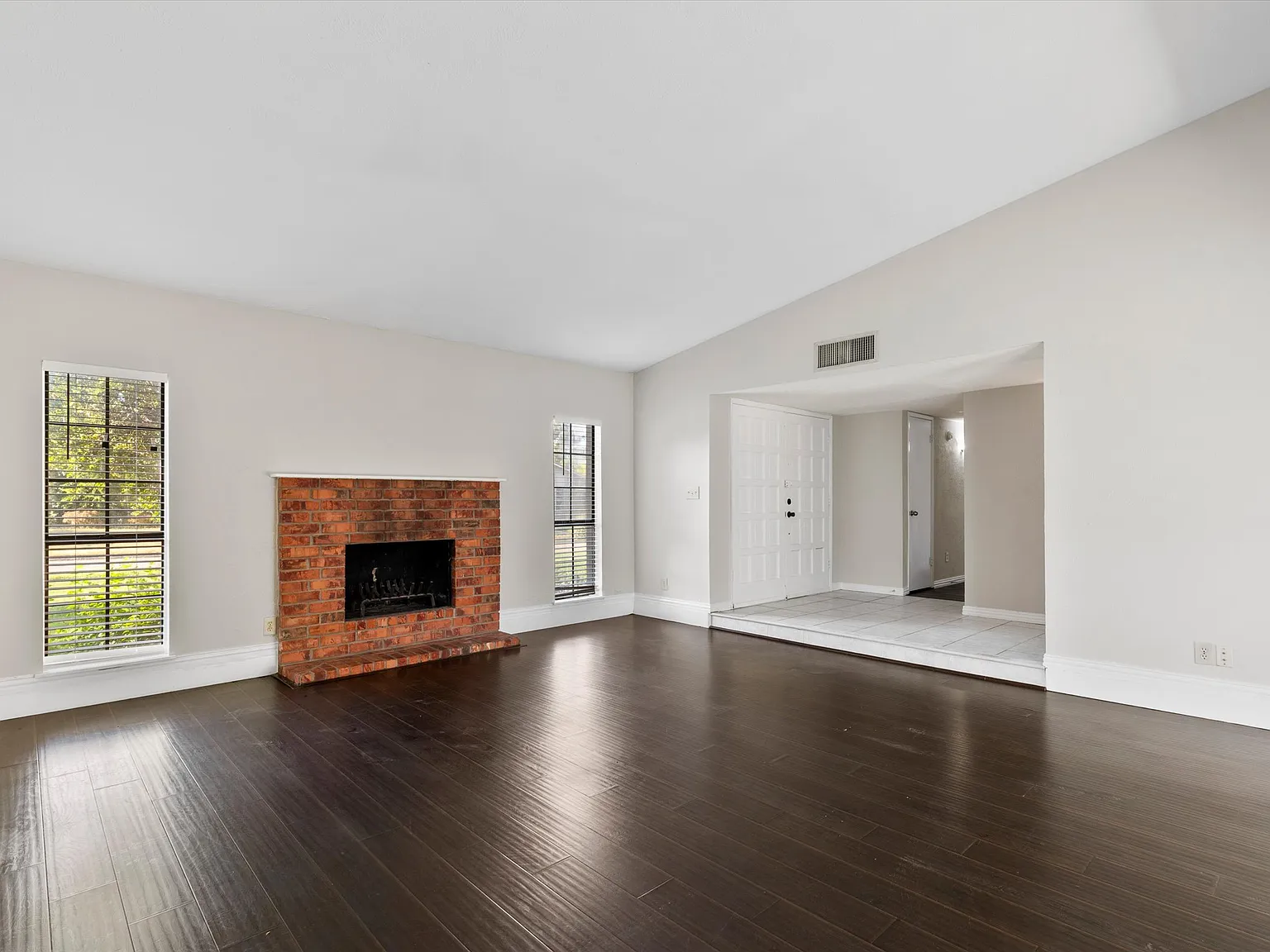 3 bed, 1910 sqft, $2,300 — Photo 2