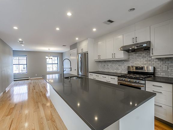 5th image of 243 E 32nd St #2