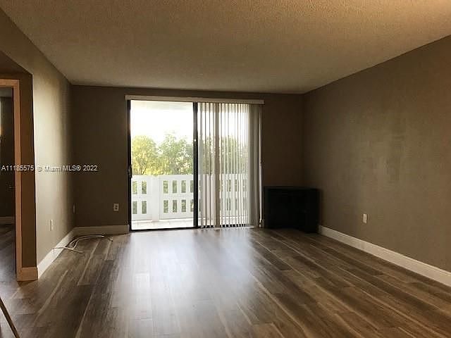 1st image of 919 Hillcrest Dr APT 511