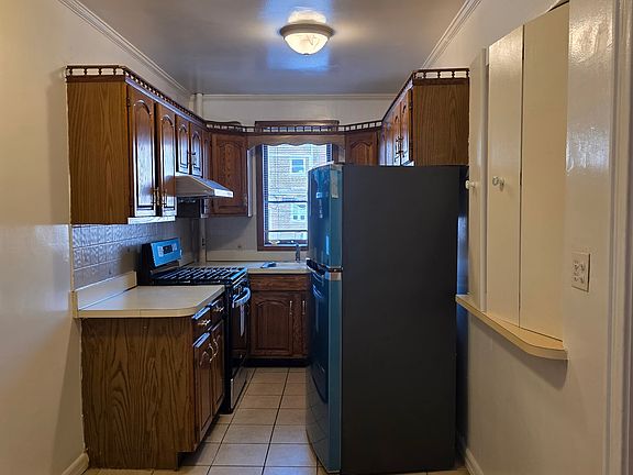 3rd image of 2035 Coyle St Floor 1
