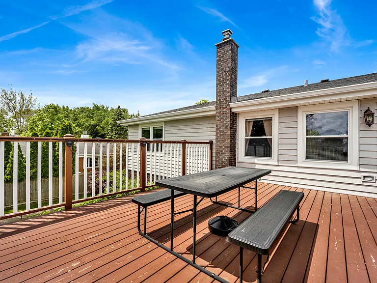 1135 Crestwood Dr — Photo 32