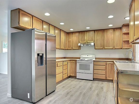 4th image of 17225 10th Avenue Ct E