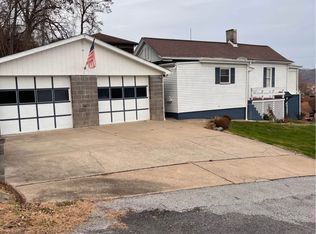 529 Sheets St, Martins Ferry, OH 43935