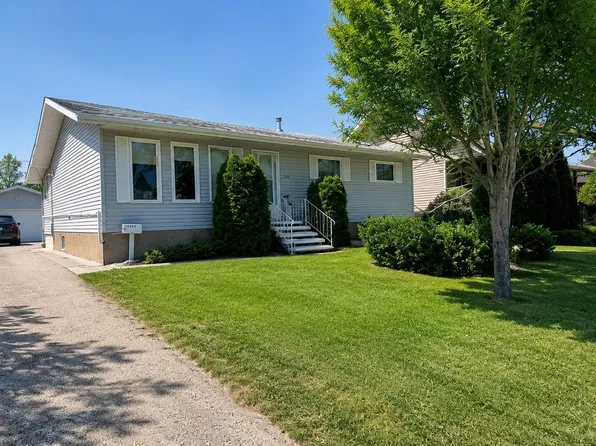 10326 Henderson Drive, North Battleford, SK S9A 3Y9