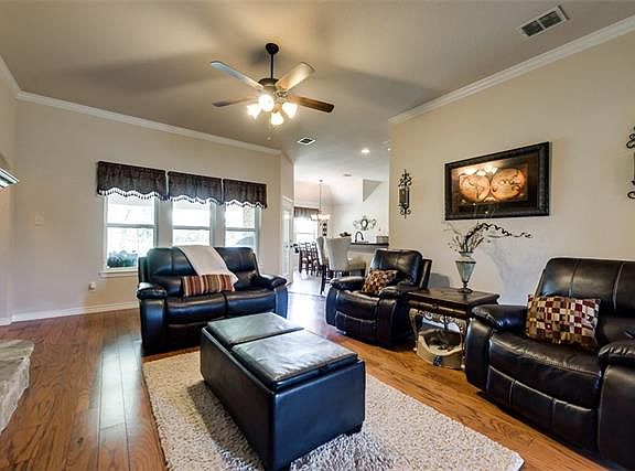 4th image of 6104 Pin Oak Ct