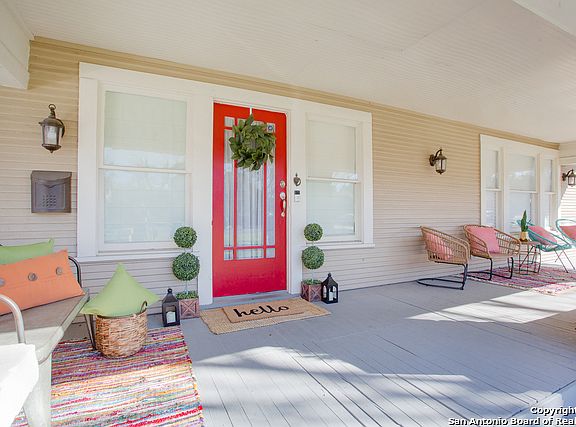 3rd image of 1115 W Agarita Ave