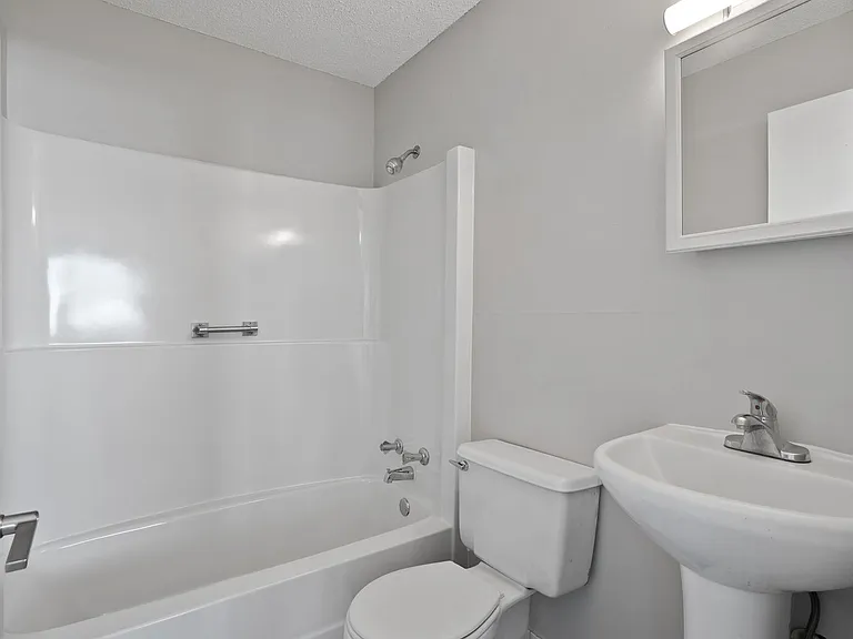 109th Place Apartments — Photo 31