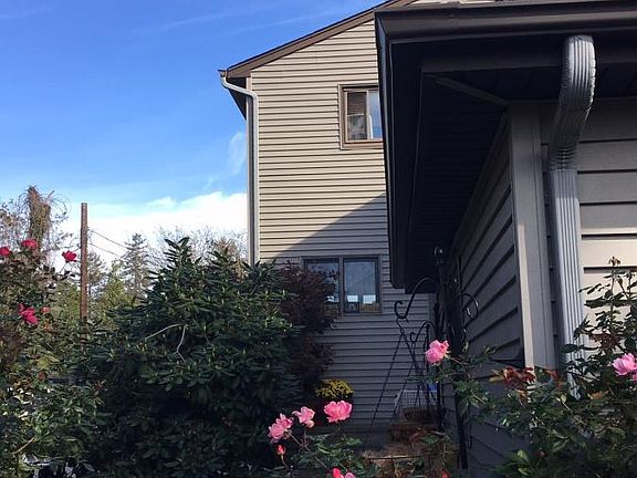 3rd image of 81 Elm St