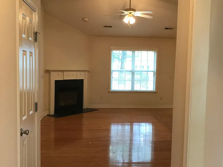 111 Grasmere Ct — Photo 3