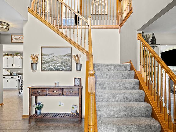 3rd image of 24427 Arrowhead Dr
