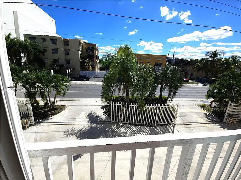 437 SW 7th St #201 — Photo 10