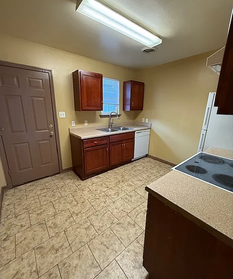 1548 Aviators St #D — Photo 4