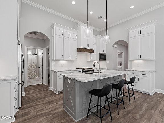 5th image of 117 Lakes Edge Dr