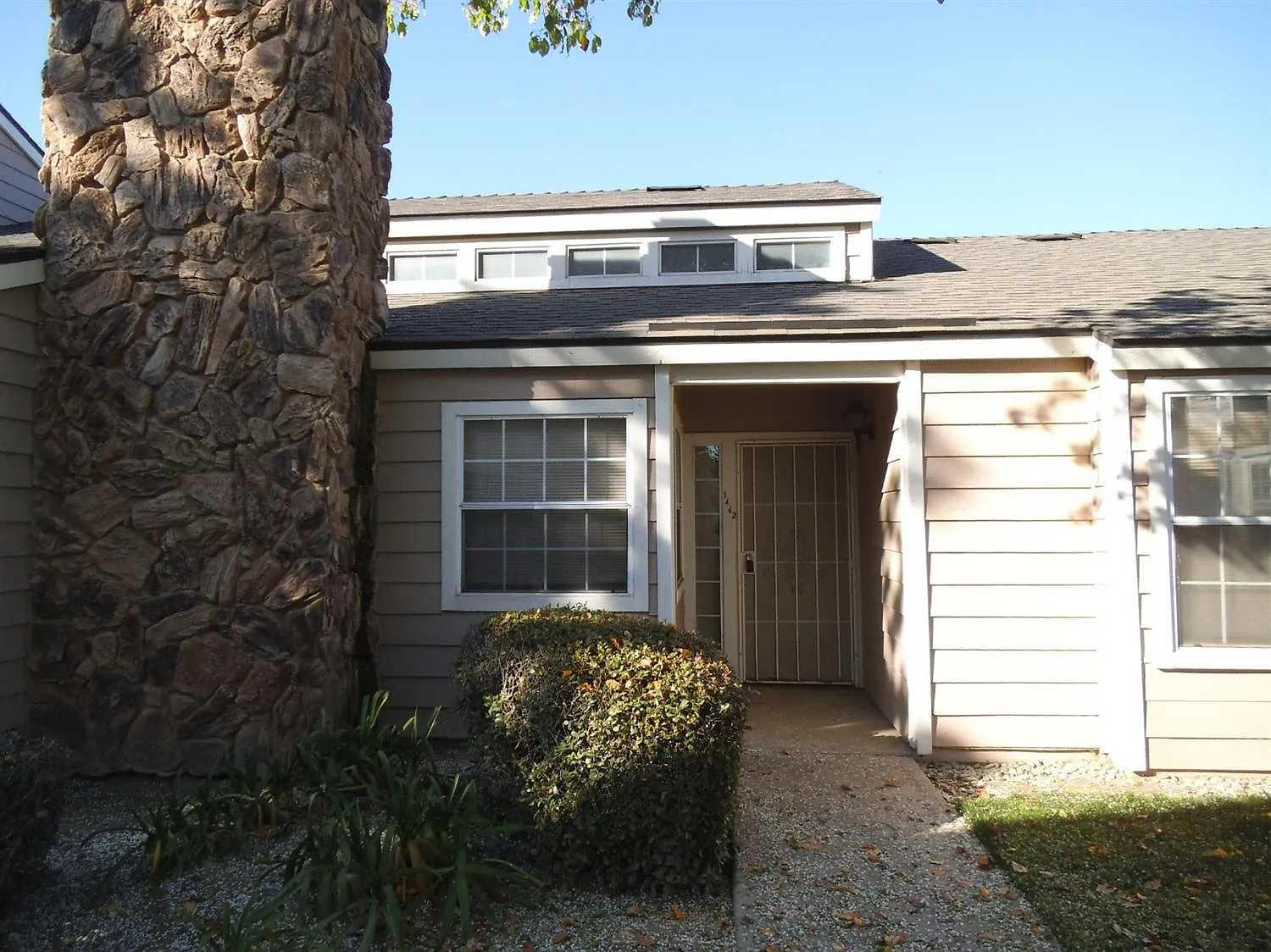 1462 Mayflower Way photo 1