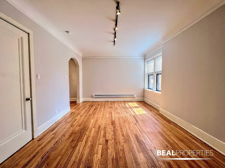 2323 N Rockwell St #B1 — Photo 4