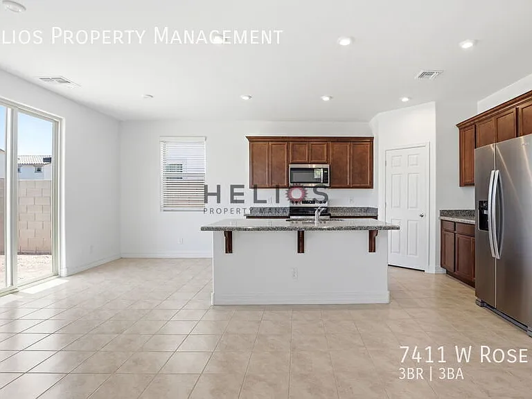 7411 W Rose Ln — Photo 7