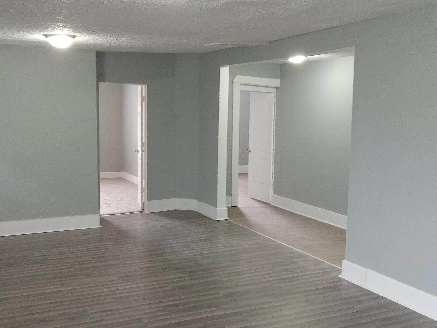 3 bed, 1800 sqft, $1,400 — Photo 2
