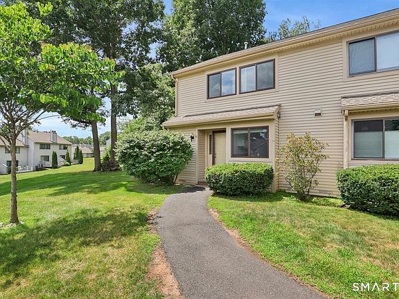 2nd image of 15 Greenview Drive #15