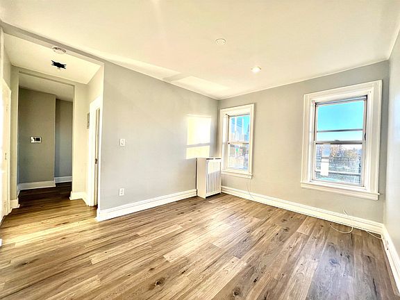 2nd image of 3139 Kennedy Blvd #104