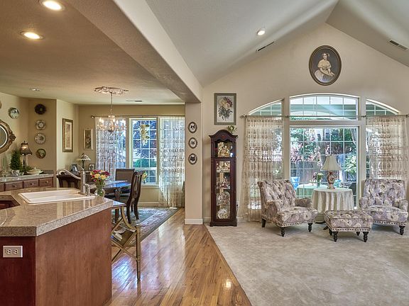 3rd image of 646 Cedarwood Dr