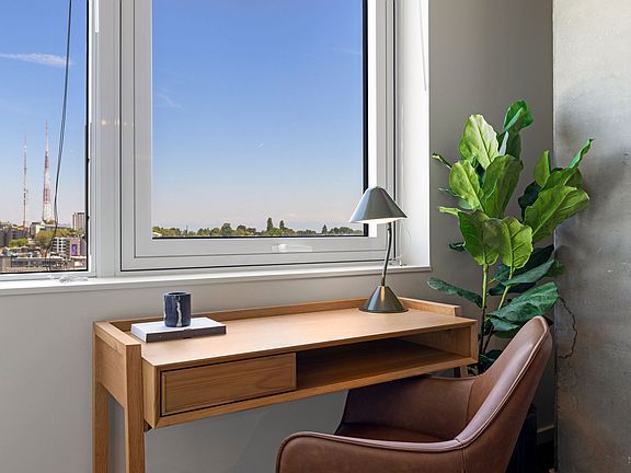 5th image of 1425 Spring St #704