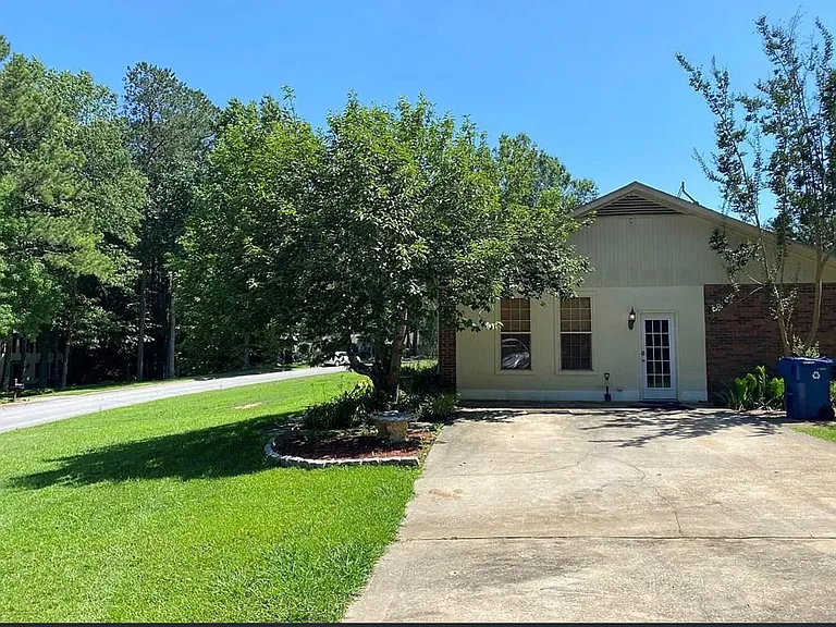215 Kingston Rd — Photo 1