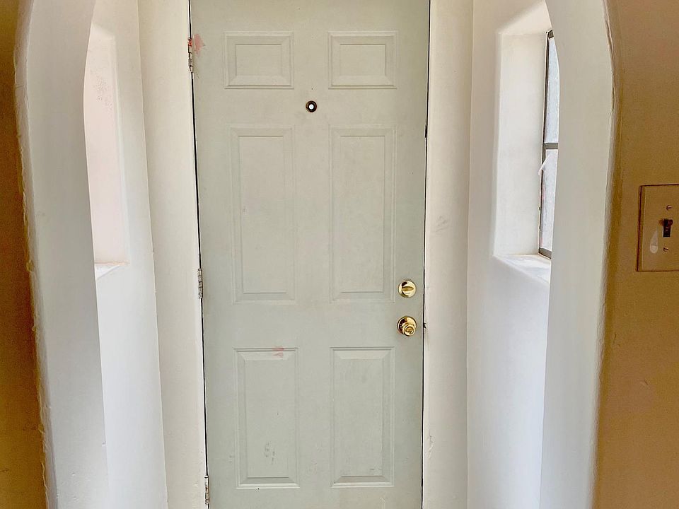1st image of 608 S Farmer Ave #608