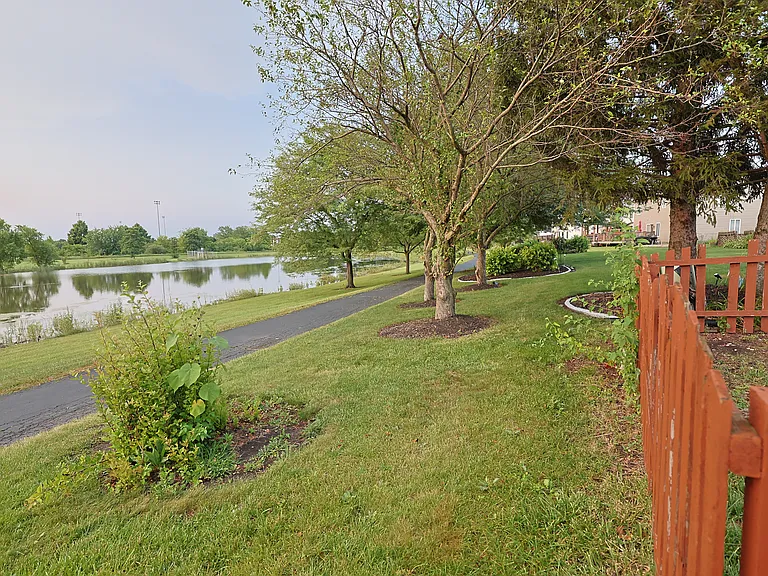 1402 Parkside Dr — Photo 29